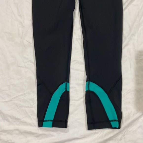 Lululemon capris - Picture 3 of 6
